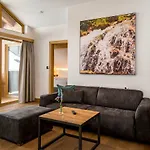 Tiroler Weinstube Aparthotel 4*