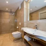 Tiroler Weinstube Aparthotel Seefeld in Tirol