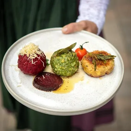 Hotel apartamentowy Tiroler Weinstube Seefeld w Tirolu