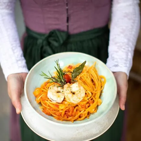 Tiroler Weinstube アパートホテル 4*