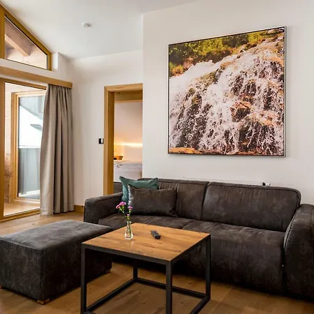 Tiroler Weinstube Hotel apartamentowy 4*