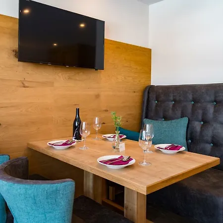 Hotel apartamentowy Tiroler Weinstube