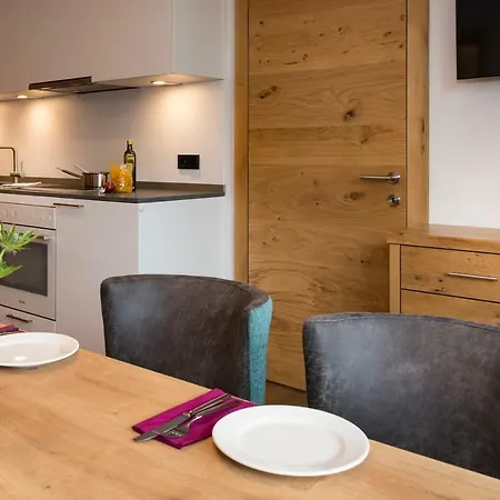 Hotel apartamentowy Tiroler Weinstube