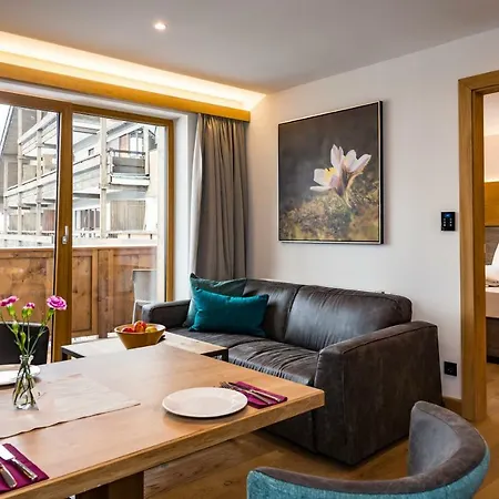 Hotel apartamentowy Tiroler Weinstube