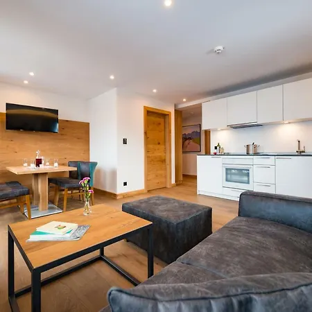 Tiroler Weinstube Apartahotel 4*