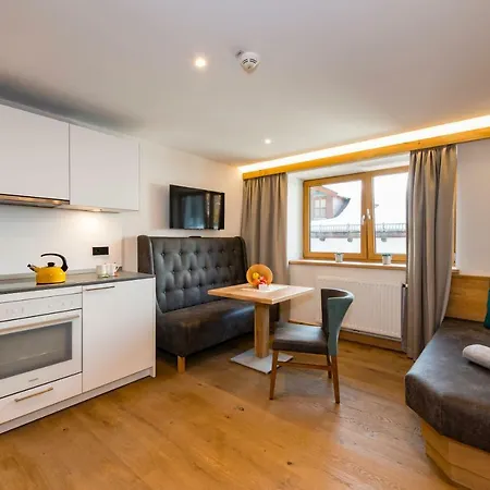 Hotel apartamentowy Tiroler Weinstube