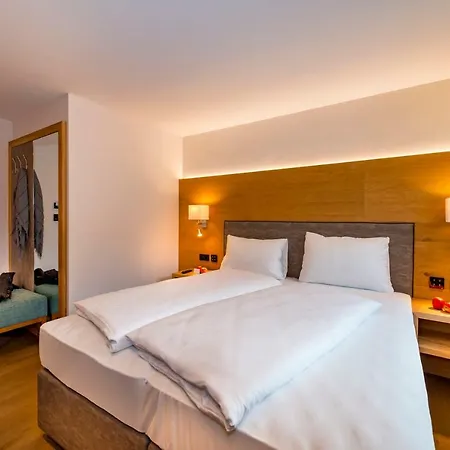 Tiroler Weinstube Apartahotel