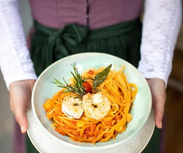 Tiroler Weinstube Aparthotel 4*