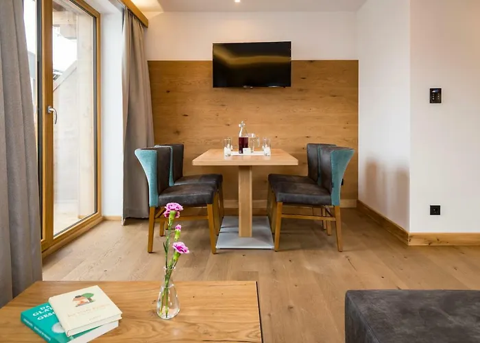 Tiroler Weinstube Apart-hotel 4*