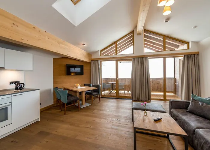 Tiroler Weinstube Apart-hotel 4*