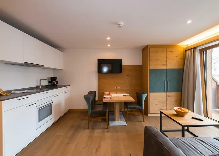 Tiroler Weinstube Apart-hotel Seefeld in Tirol