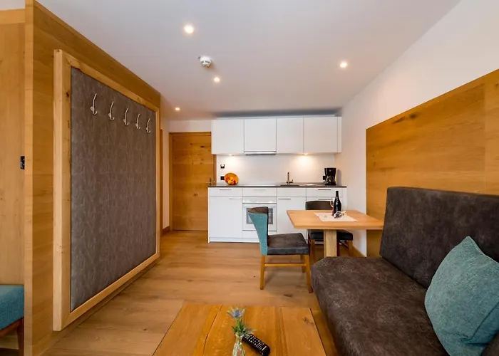 מלון דירות Tiroler Weinstube 4*