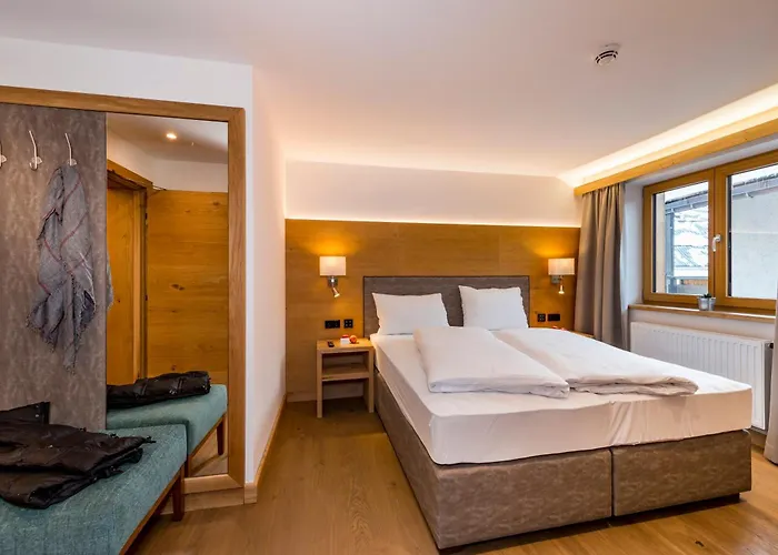 Tiroler Weinstube זיפלד אין טירול