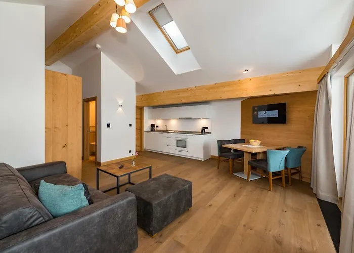 Tiroler Weinstube זיפלד אין טירול