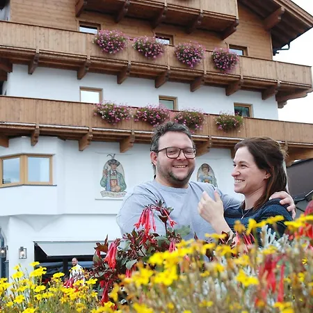 Tiroler Weinstube Apartmanhotel Seefeld in Tirol