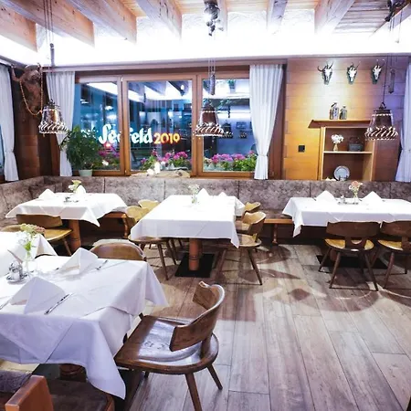 Tiroler Weinstube Hotel apartamentowy 4*