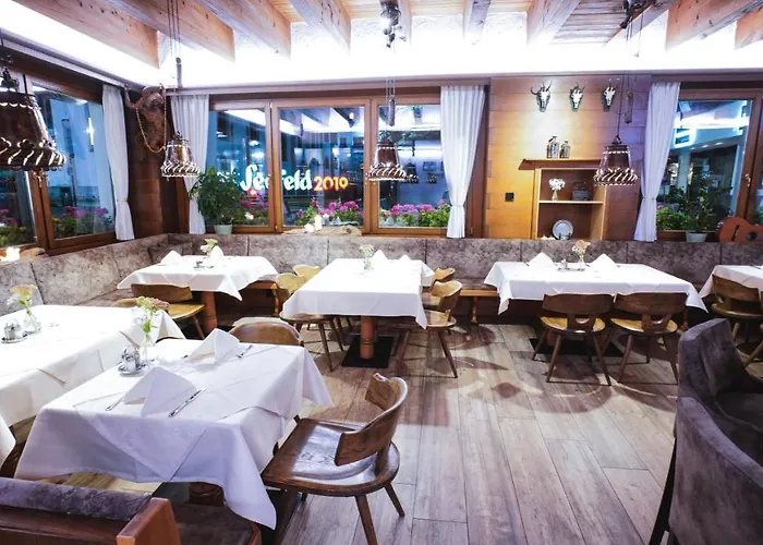 Tiroler Weinstube Hotel apartamentowy 4*