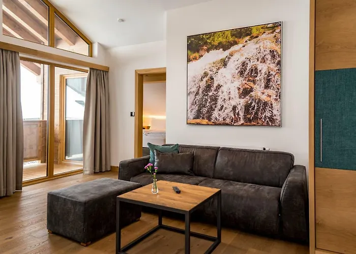 Tiroler Weinstube Apartmanhotel 4*